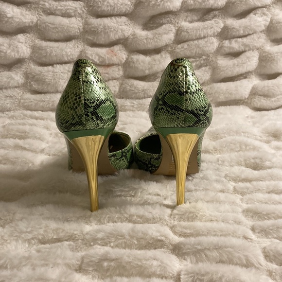 Bakers Green Snake skin print pointed toe heels - Picture 3 of 4